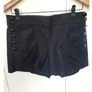 NEW LOFT Black city shorts